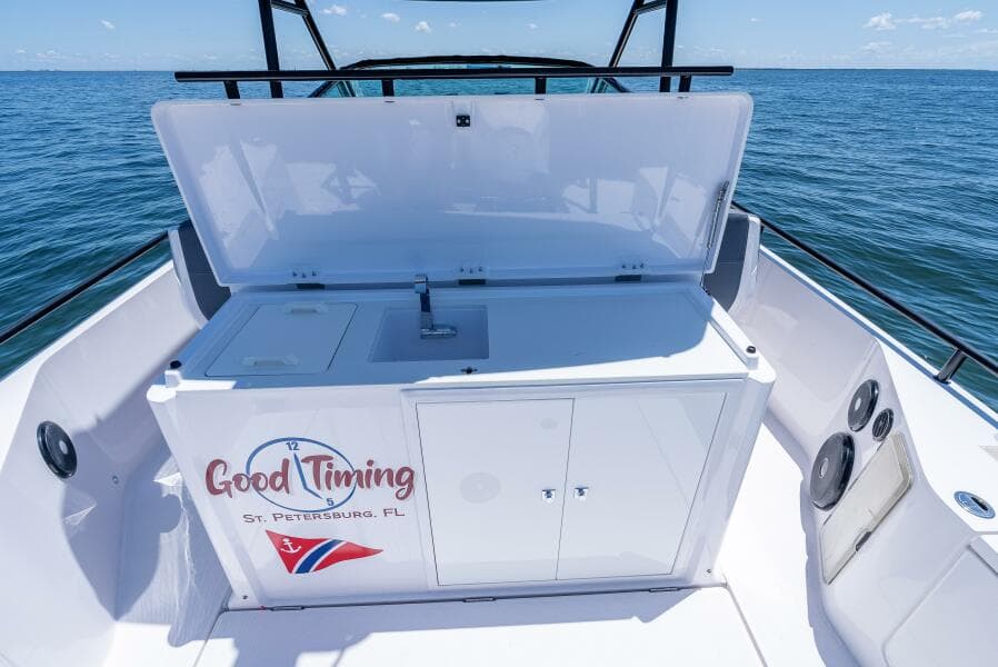 2022 Axopar 28 T-Top Brabus