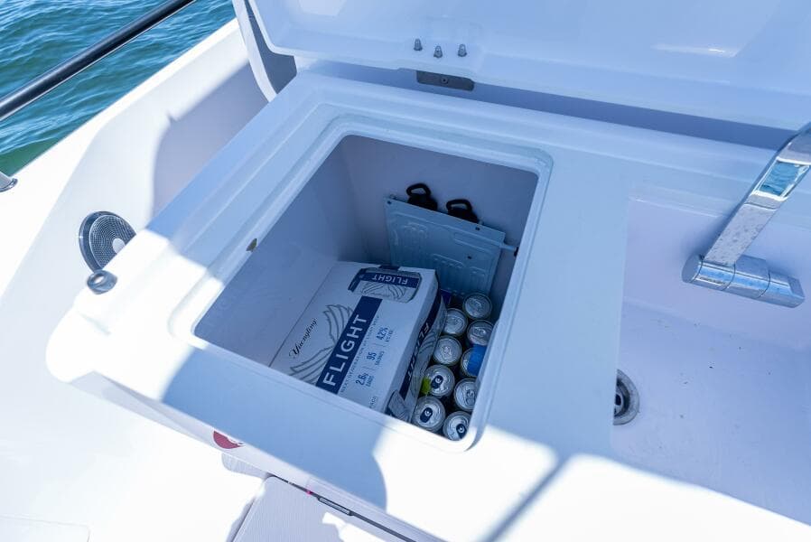 2022 Axopar 28 T-Top Brabus