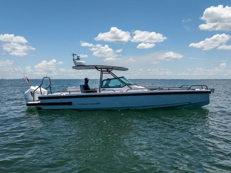 2022 Axopar 28 T-Top Brabus