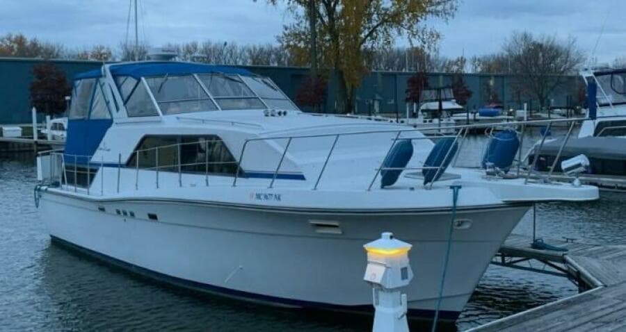 1988 Chris-Craft 381 Catalina