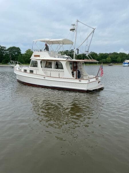 36' Grand Banks port aft profile1