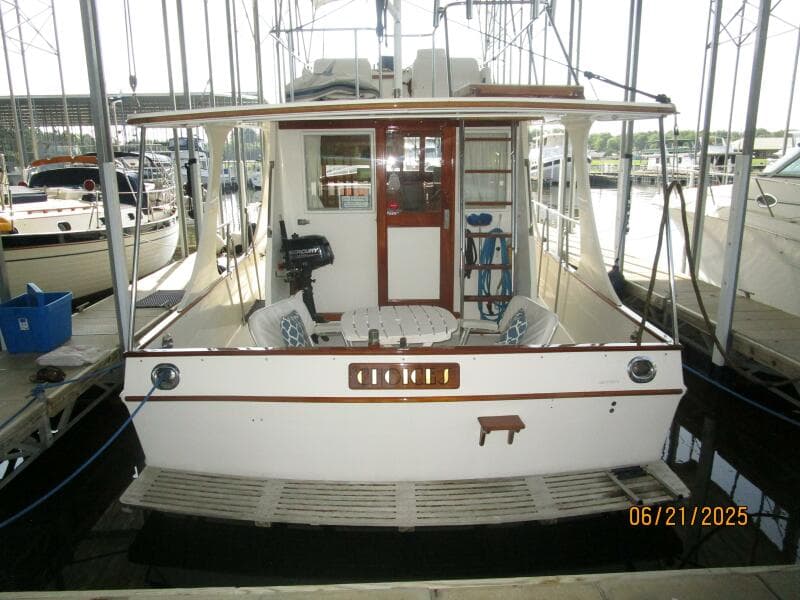 36' Grand Banks aft profile