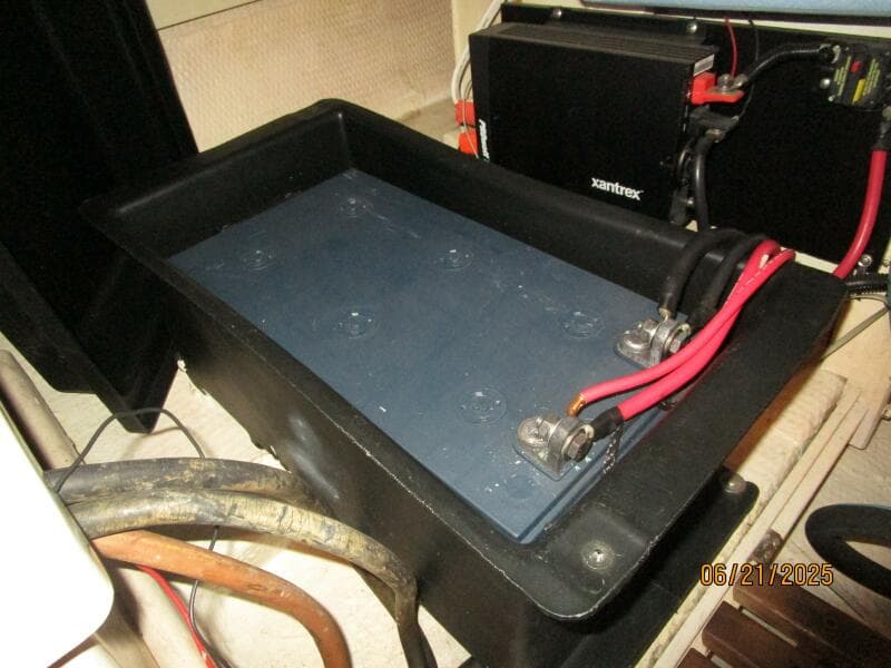 36' Grand Banks battery bank2