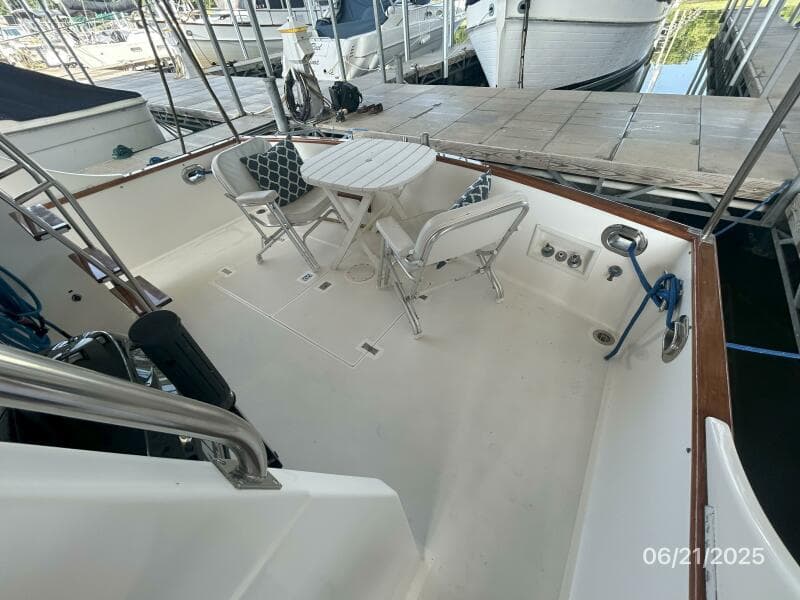 36' Grand Banks aftdeck1