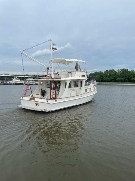 36' Grand Banks starboard aft profile1