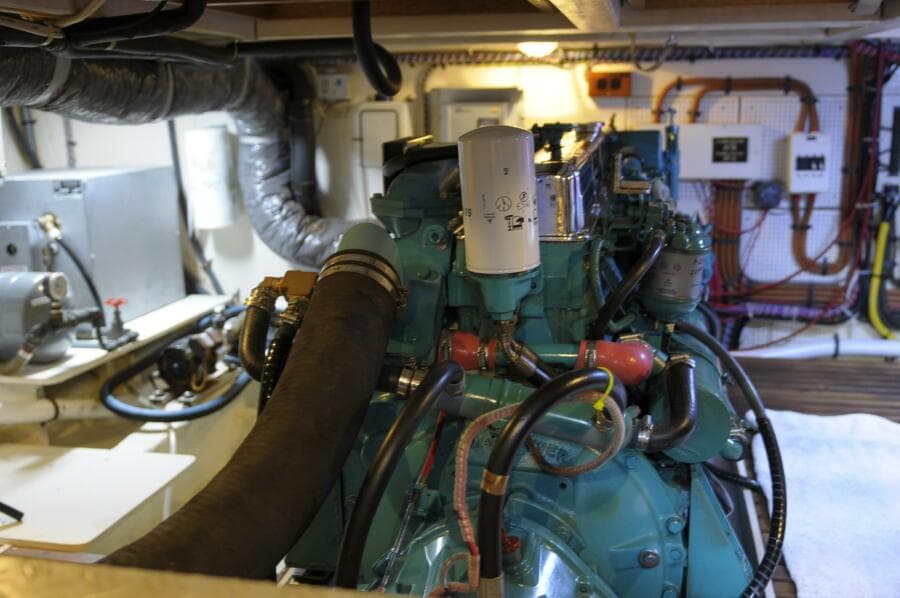 36' Grand Banks engine room forward
