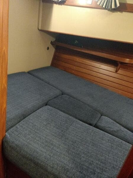 36' Grand Banks guest stateroom berth