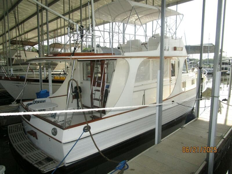 36' Grand Banks starboard aft profile2