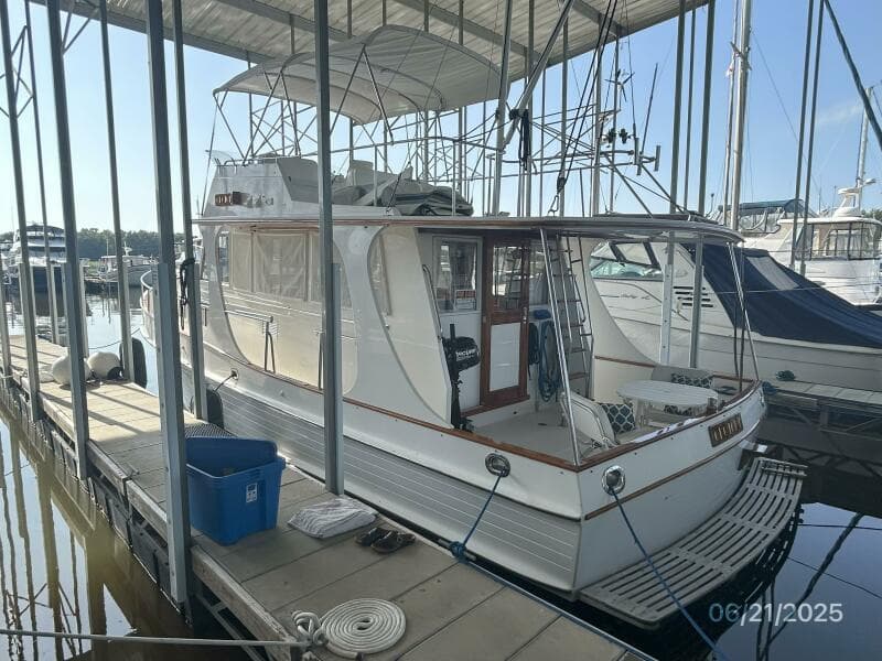 36' Grand Banks port aft profile3