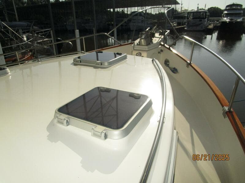 36' Grand Banks foredeck2