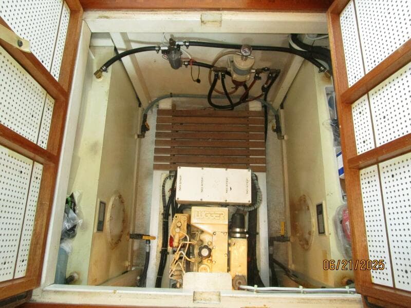 36' Grand Banks engine room access2