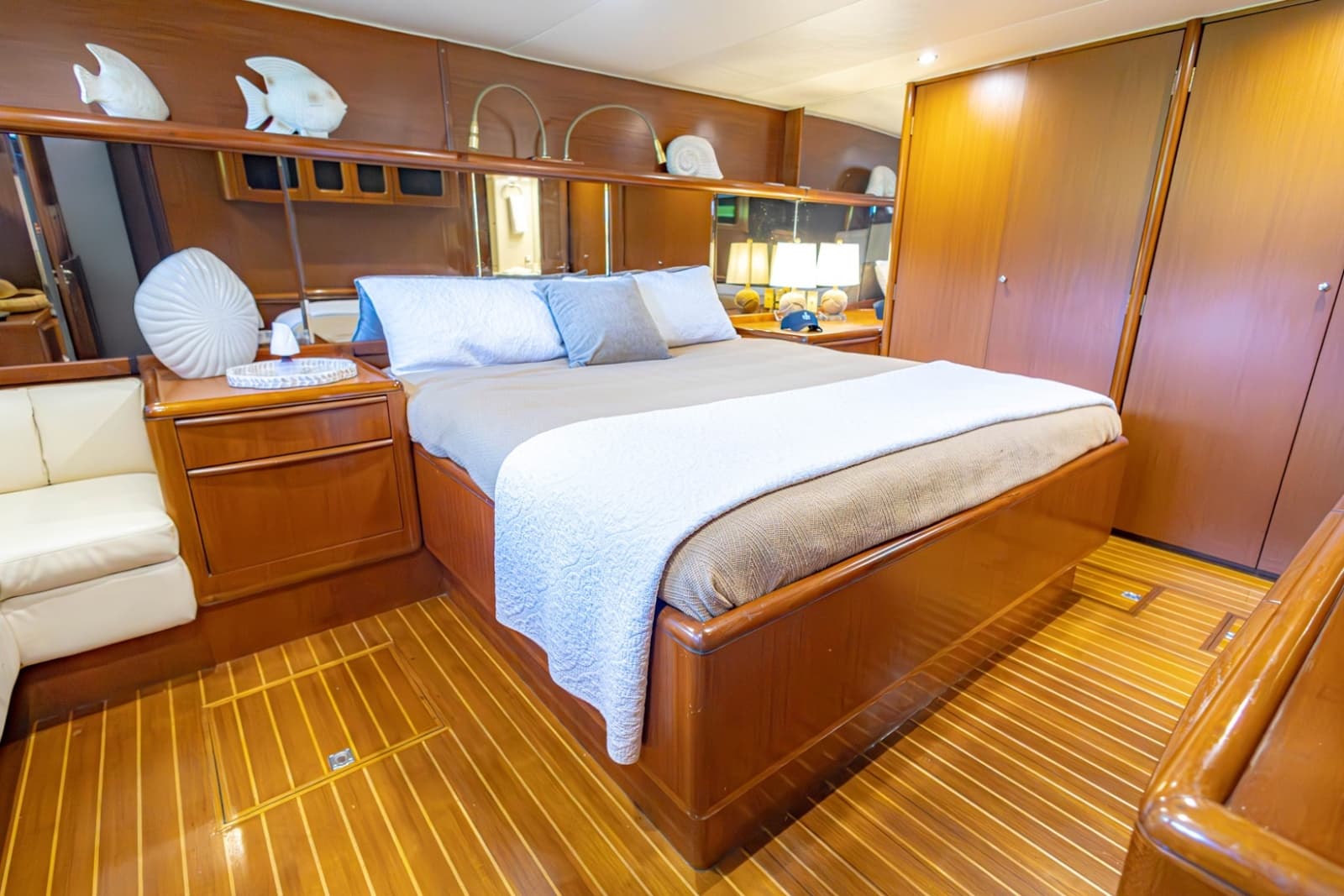 1990 Viking Cockpit Motor Yacht - Photo 27