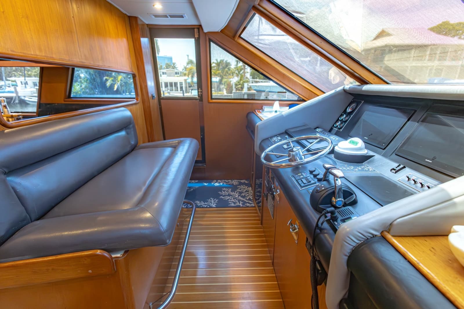 1990 Viking Cockpit Motor Yacht - Photo 23