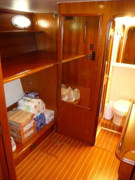 1990 Viking Cockpit Motor Yacht - Photo 27