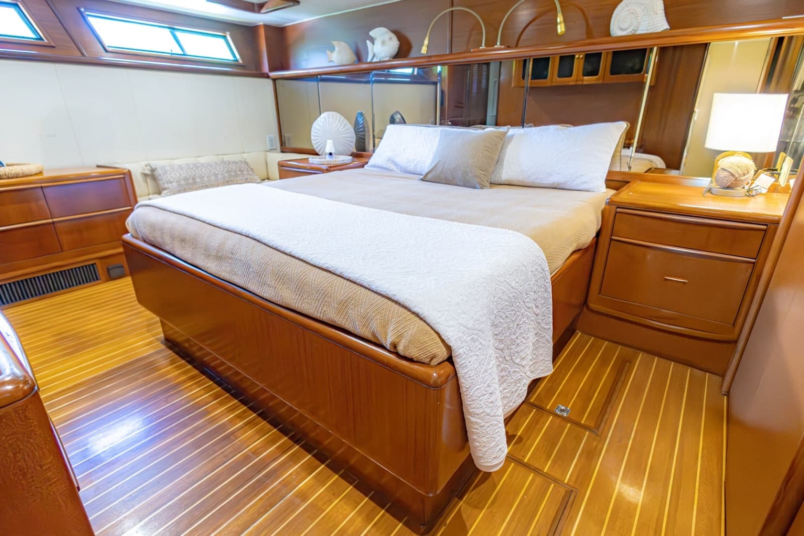 1990 Viking Cockpit Motor Yacht - Photo 28
