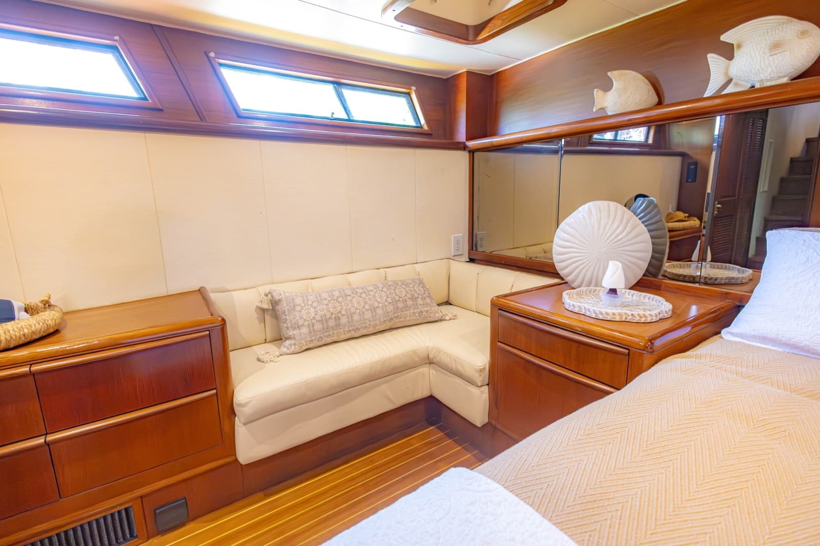 1990 Viking Cockpit Motor Yacht - Photo 29