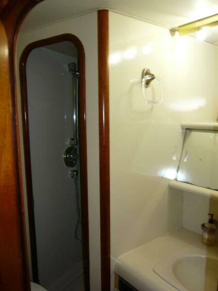 1990 Viking Cockpit Motor Yacht - Photo 24