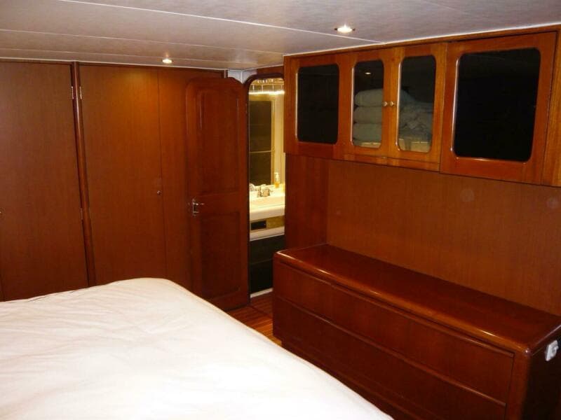 1990 Viking Cockpit Motor Yacht - Photo 31