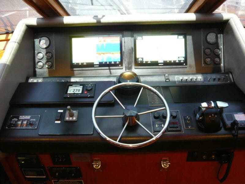 1990 Viking Cockpit Motor Yacht - Photo 20