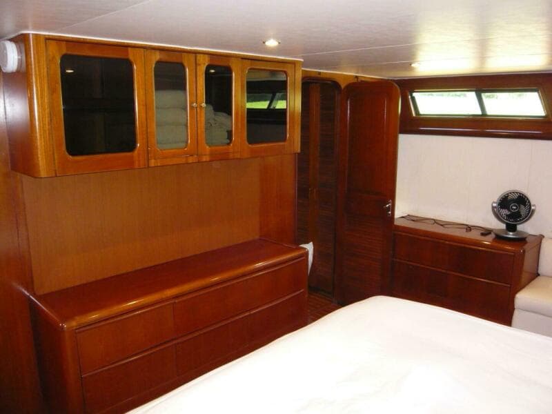 1990 Viking Cockpit Motor Yacht - Photo 30