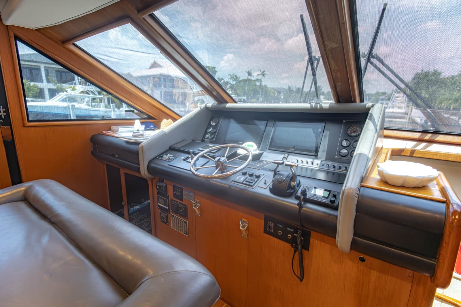 1990 Viking Cockpit Motor Yacht - Photo 20