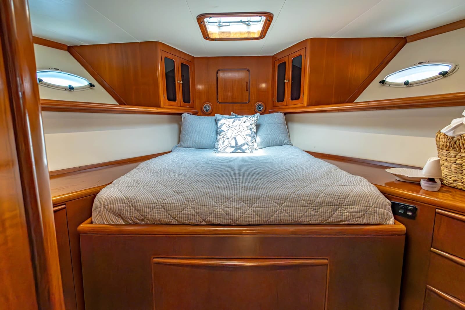 1990 Viking Cockpit Motor Yacht - Photo 34