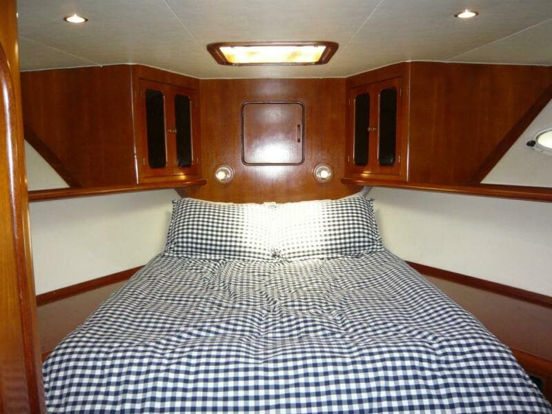 1990 Viking Cockpit Motor Yacht - Photo 21