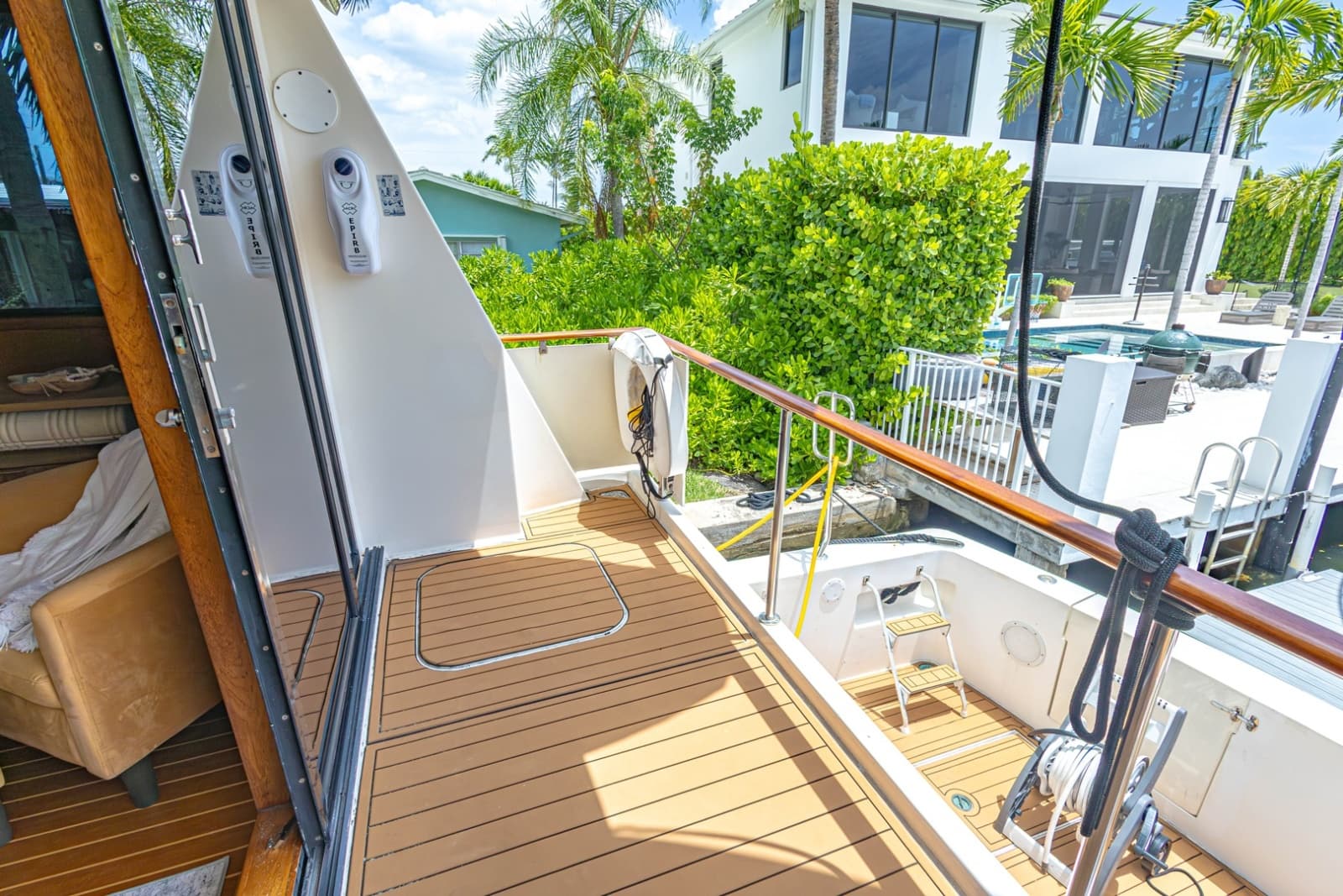 1990 Viking Cockpit Motor Yacht - Photo 17