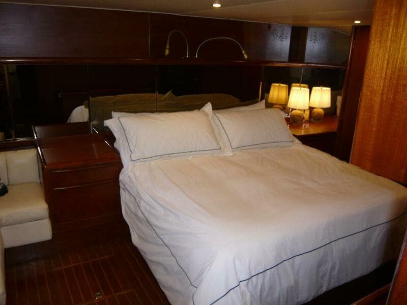1990 Viking Cockpit Motor Yacht - Photo 28