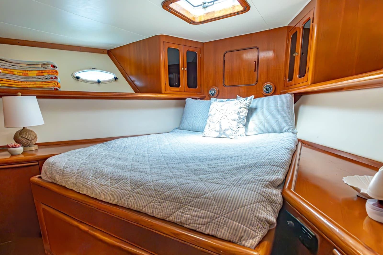 1990 Viking Cockpit Motor Yacht - Photo 33