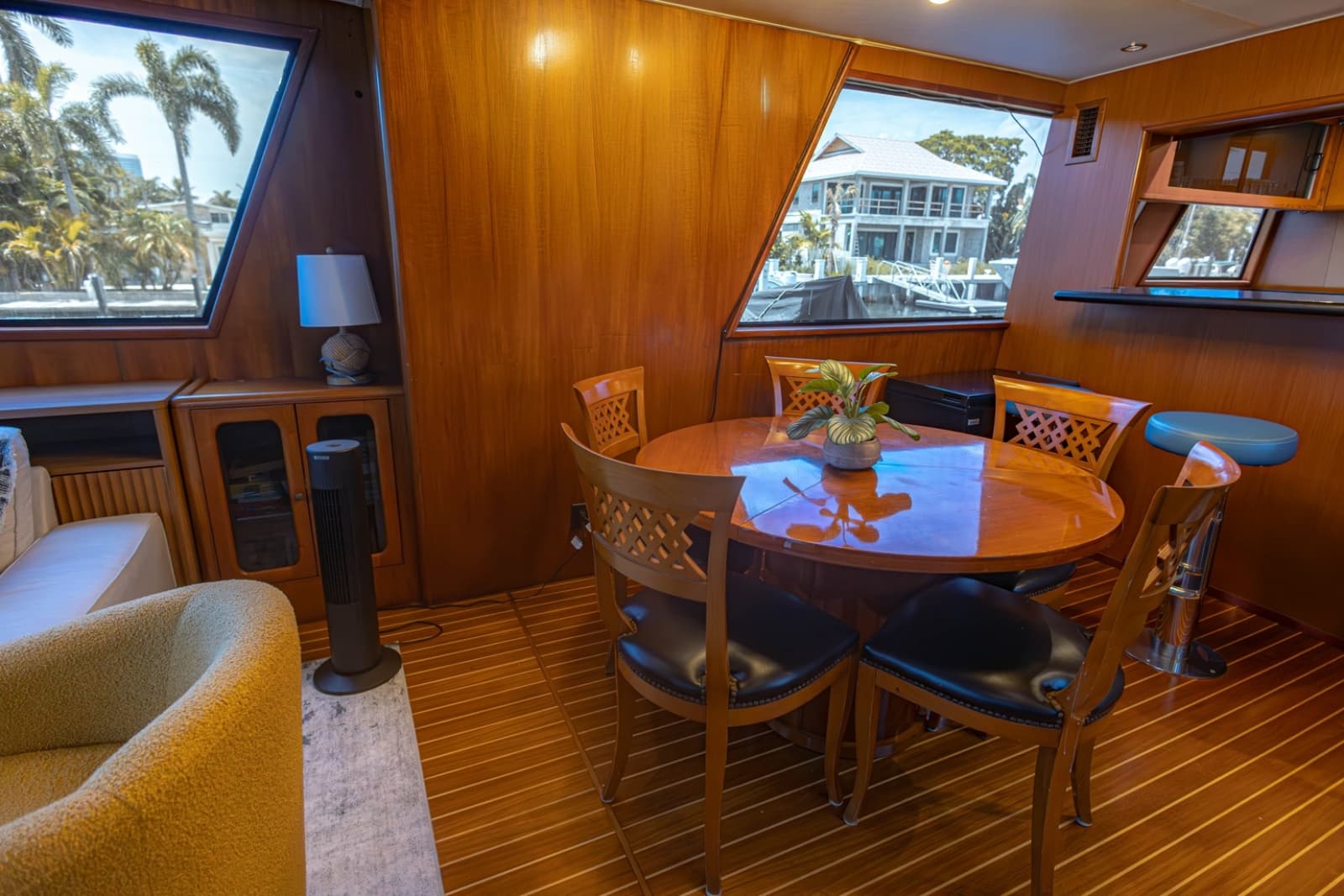 1990 Viking Cockpit Motor Yacht - Photo 10