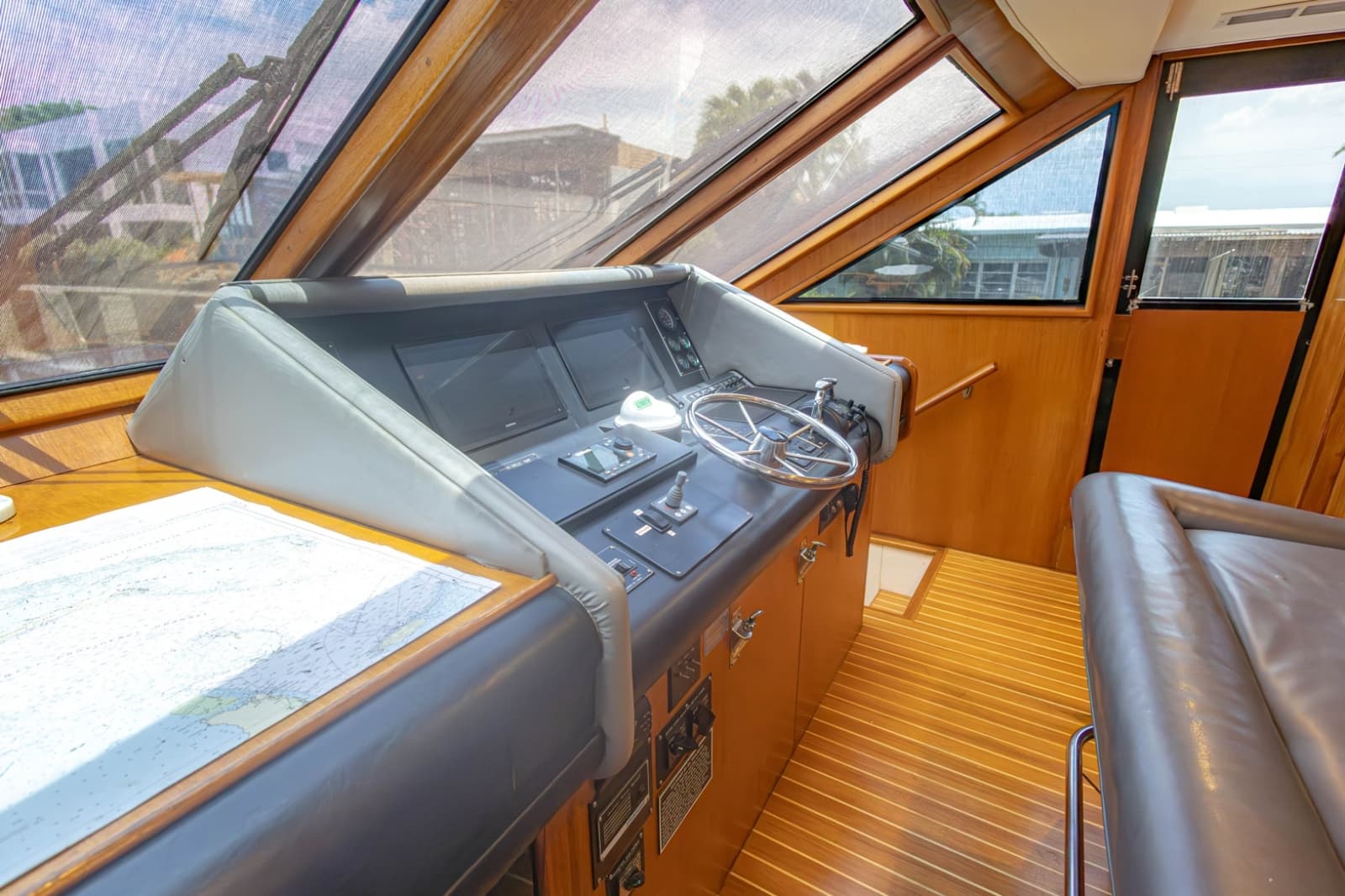 1990 Viking Cockpit Motor Yacht - Photo 22