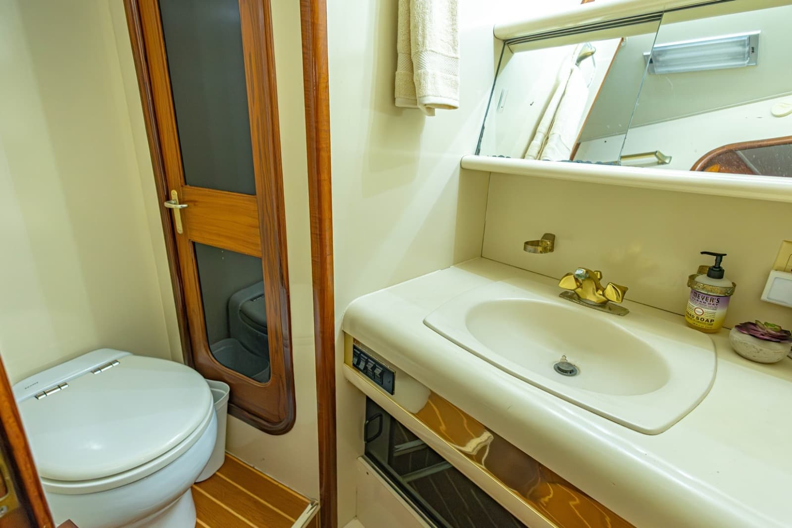 1990 Viking Cockpit Motor Yacht - Photo 36