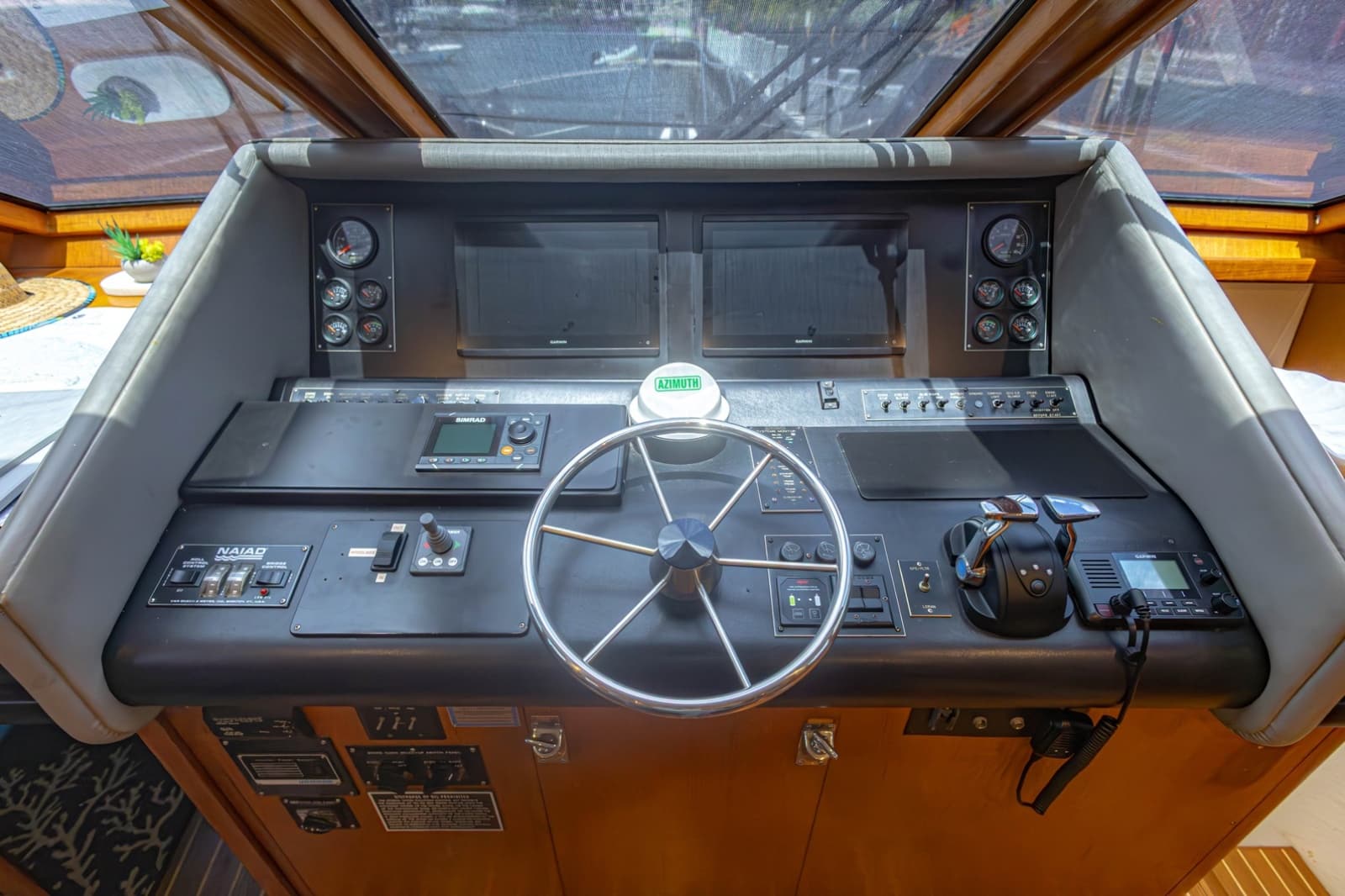 1990 Viking Cockpit Motor Yacht - Photo 21