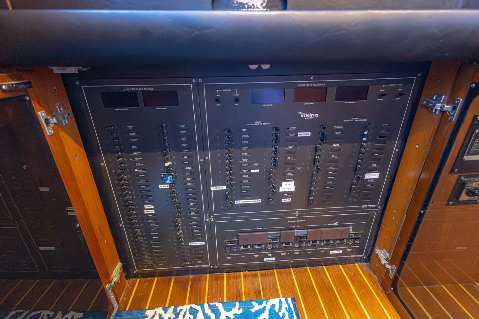 1990 Viking Cockpit Motor Yacht - Photo 25