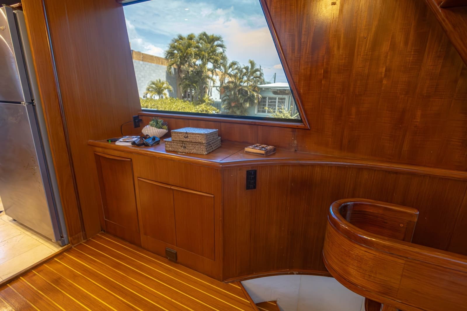 1990 Viking Cockpit Motor Yacht - Photo 9