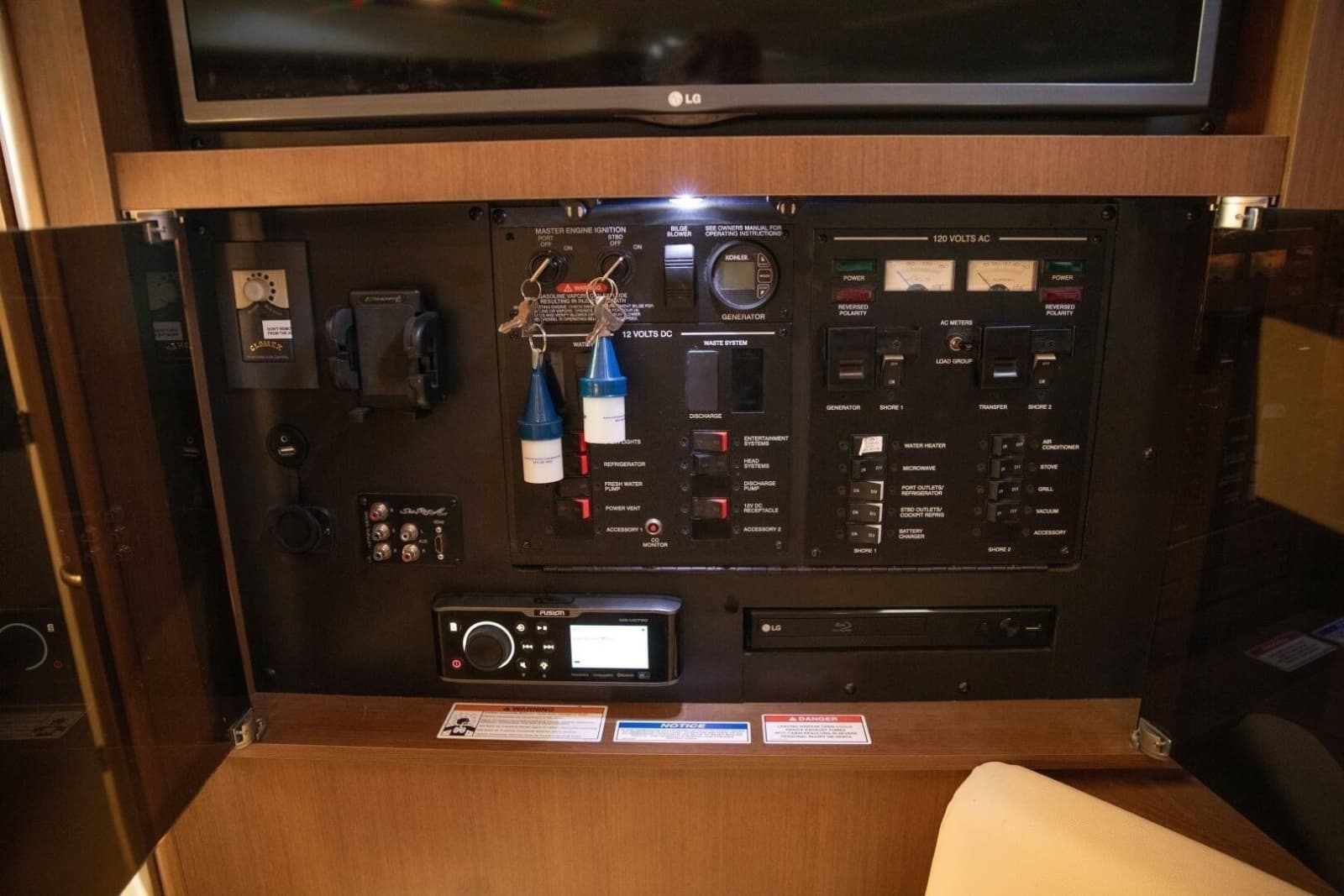 2016 Sea Ray Sundancer 350 - Photo 120