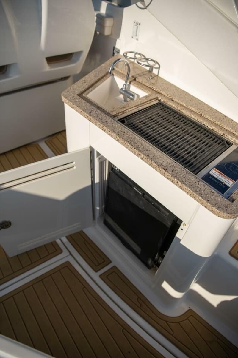 2016 Sea Ray Sundancer 350 - Photo 63
