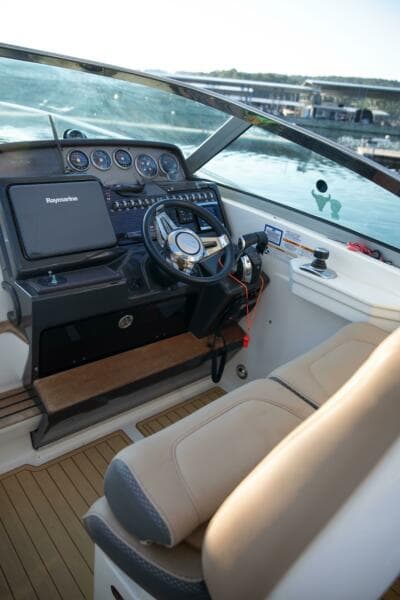 2016 Sea Ray 350 Sundancer