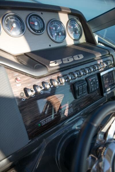 2016 Sea Ray 350 Sundancer