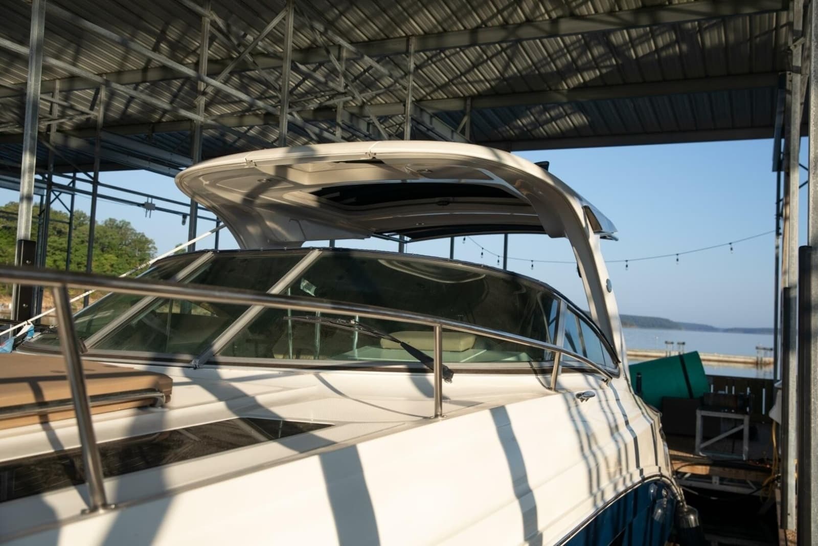 2016 Sea Ray Sundancer 350 - Photo 16