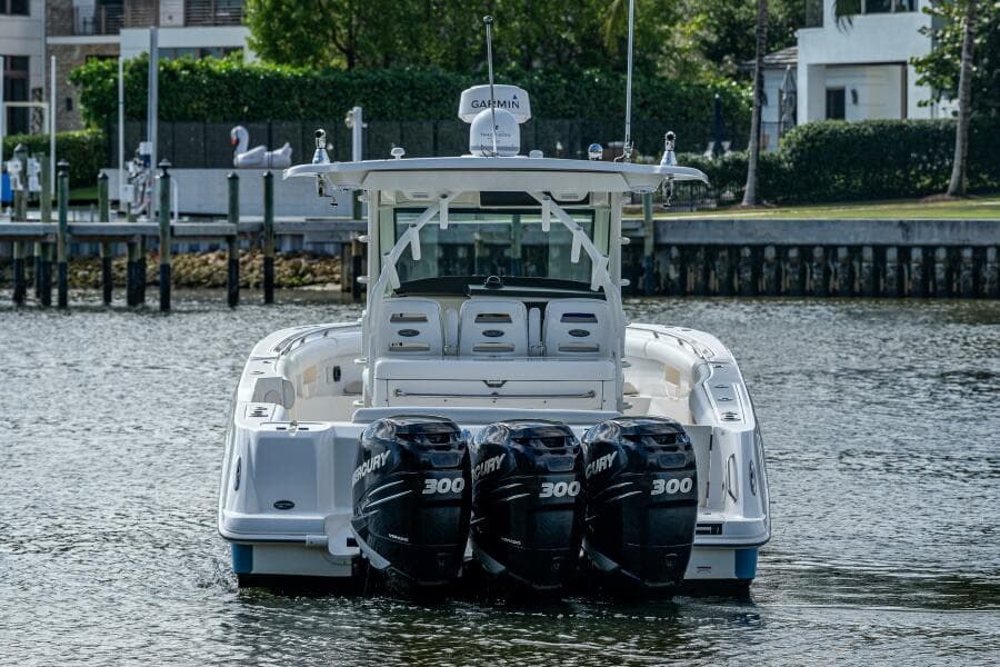 2011 Boston Whaler 370 Outrage
