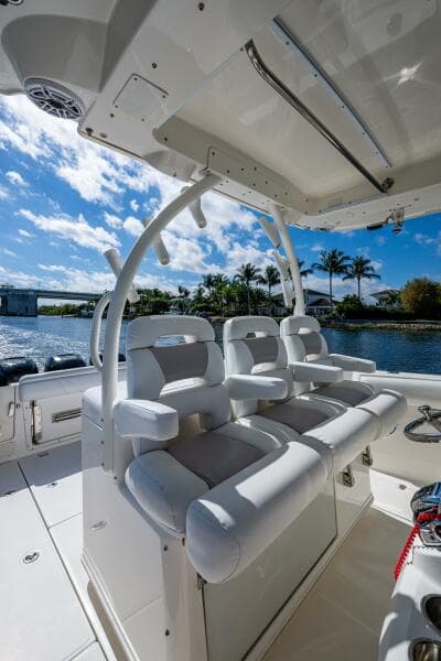 2011 Boston Whaler 370 Outrage