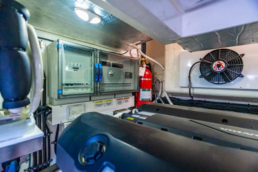 2019 Riviera 4800 Sport Yacht