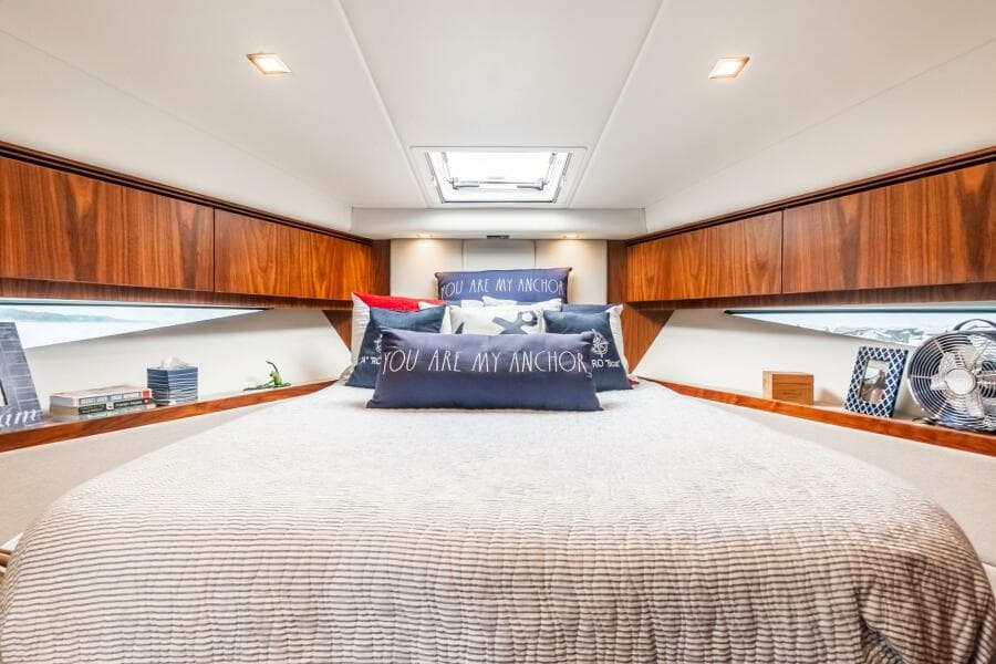 2019 Riviera 4800 Sport Yacht