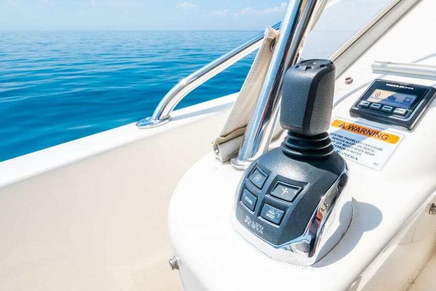 2019 Riviera 4800 Sport Yacht