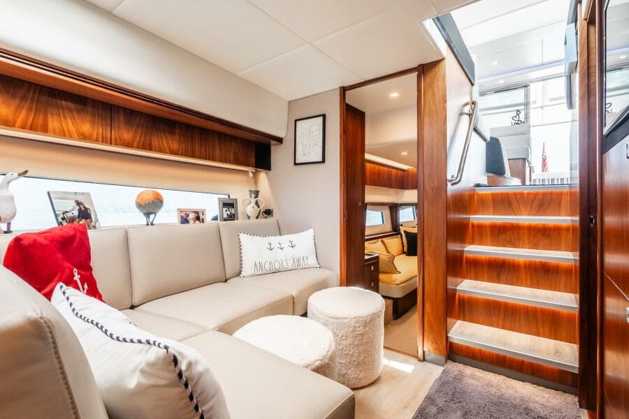 2019 Riviera 4800 Sport Yacht