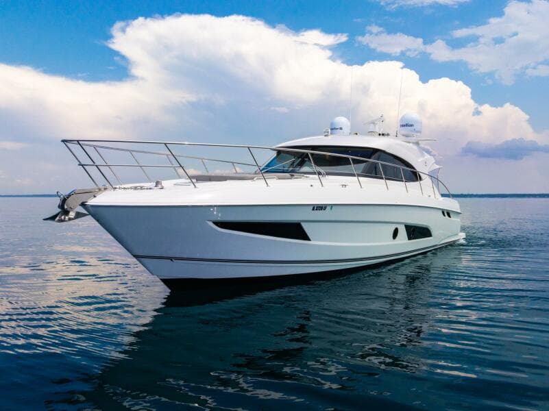 2019 Riviera 4800 Sport Yacht