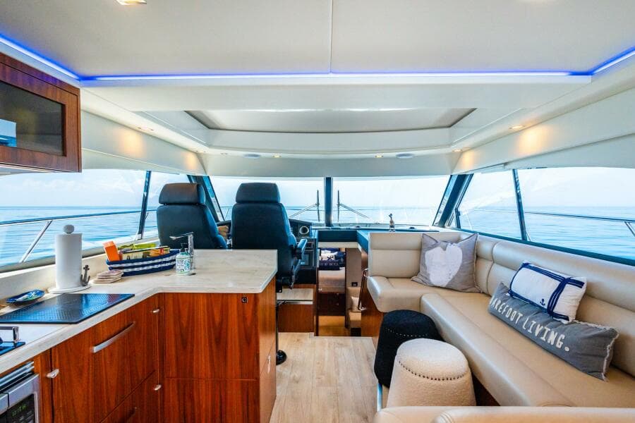 2019 Riviera 4800 Sport Yacht