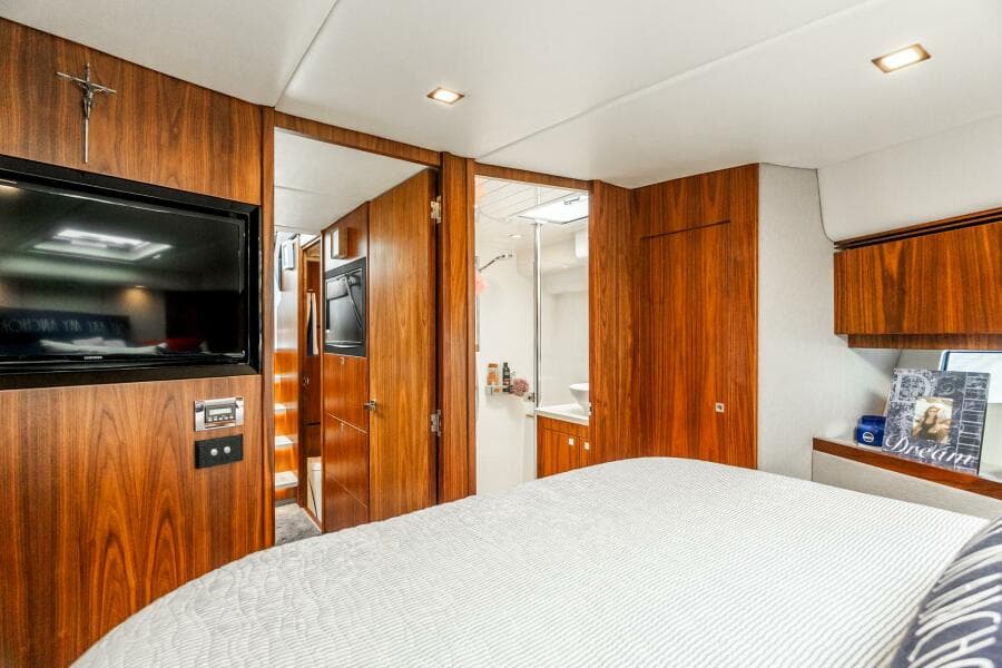 2019 Riviera 4800 Sport Yacht